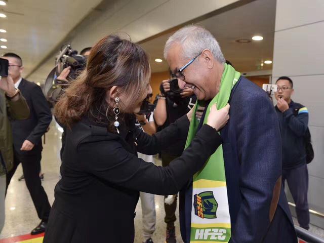 切尔西的首要任务是引进一名前锋，那不勒斯的奥斯梅恩以及布伦特福德的伊万-托尼是他们优先考虑的转会目标，而费耶诺德的圣地亚哥-希门尼斯也在他们的考虑范围。